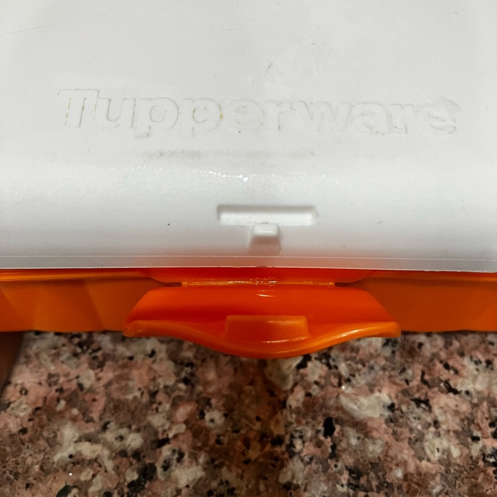 Tupperware lunch box - Picture 3 of 3
